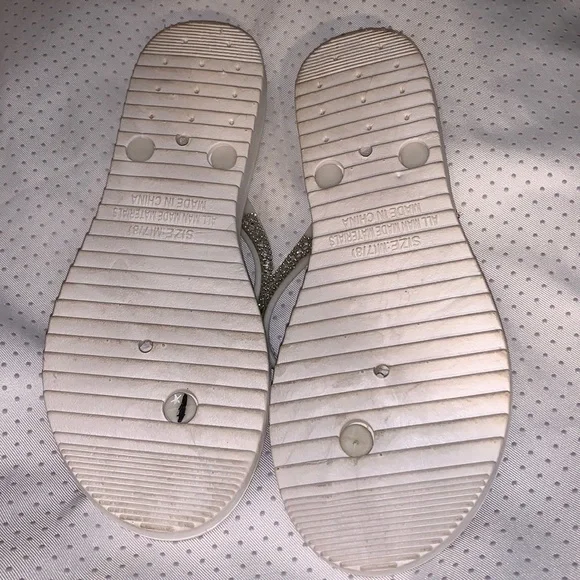 Sparkly white thong sandals size 7/8 - Picture 7 of 11